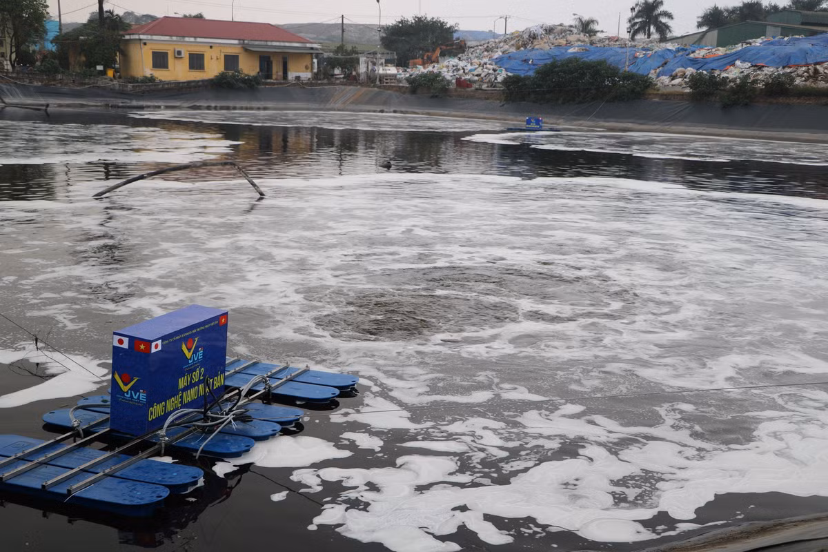 Tuy nhiên, nhiều ý kiến chuyên gia cho rằng phương pháp này áp dụng tại sông Tô Lịch là không phù hợp do không xử lý được phần nguyên nhân lõi là nước thải xả vào sông.
