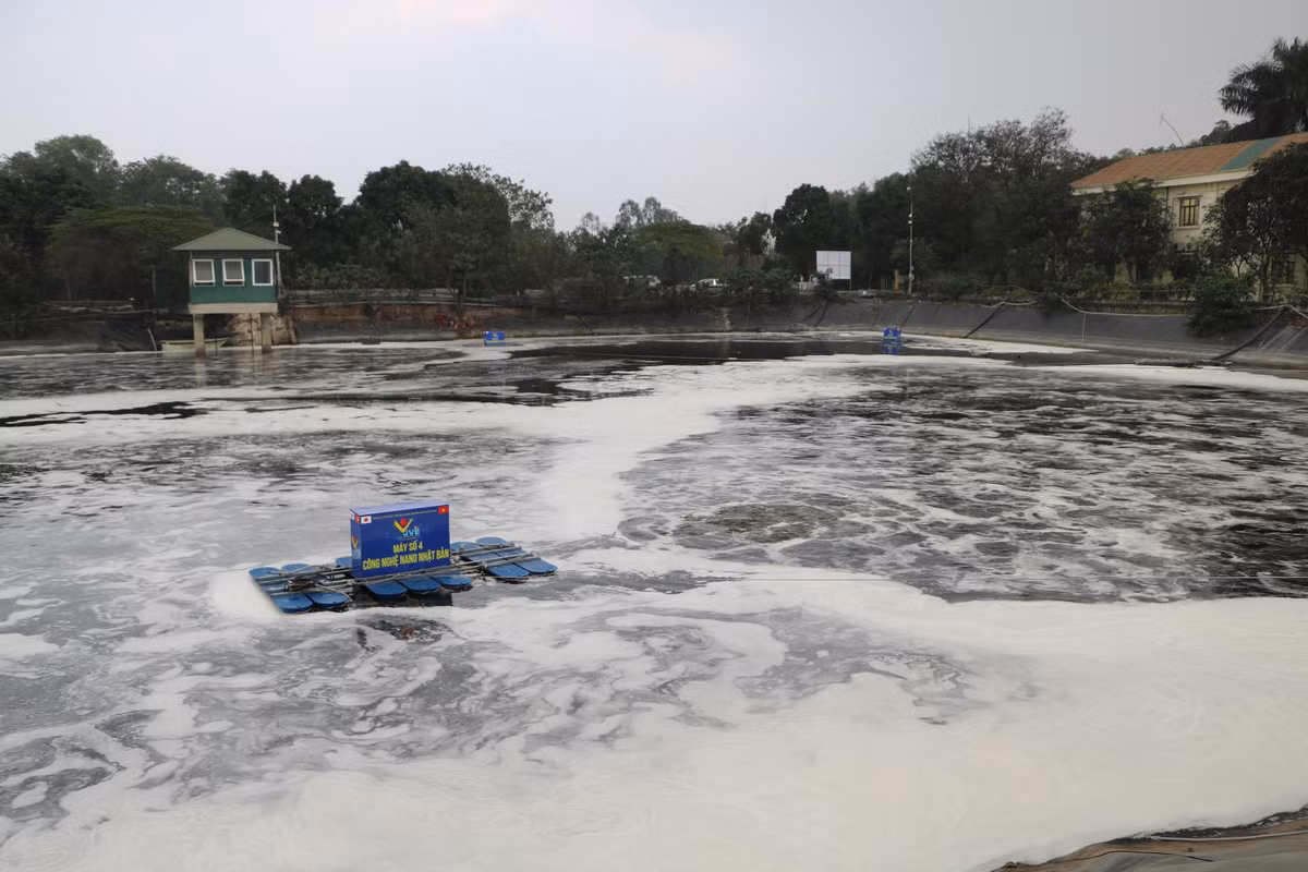 Còn tại các dòng sông, hồ có độ sâu bình thường như sông Tô Lịch, Hồ Tây...thì phương án đặt máy sẽ là đặt chìm dưới nước nên máy sục khí nano sẽ ở dưới đáy và sẽ không ảnh hưởng đến cảnh quan sông Tô Lịch, Hồ Tây...