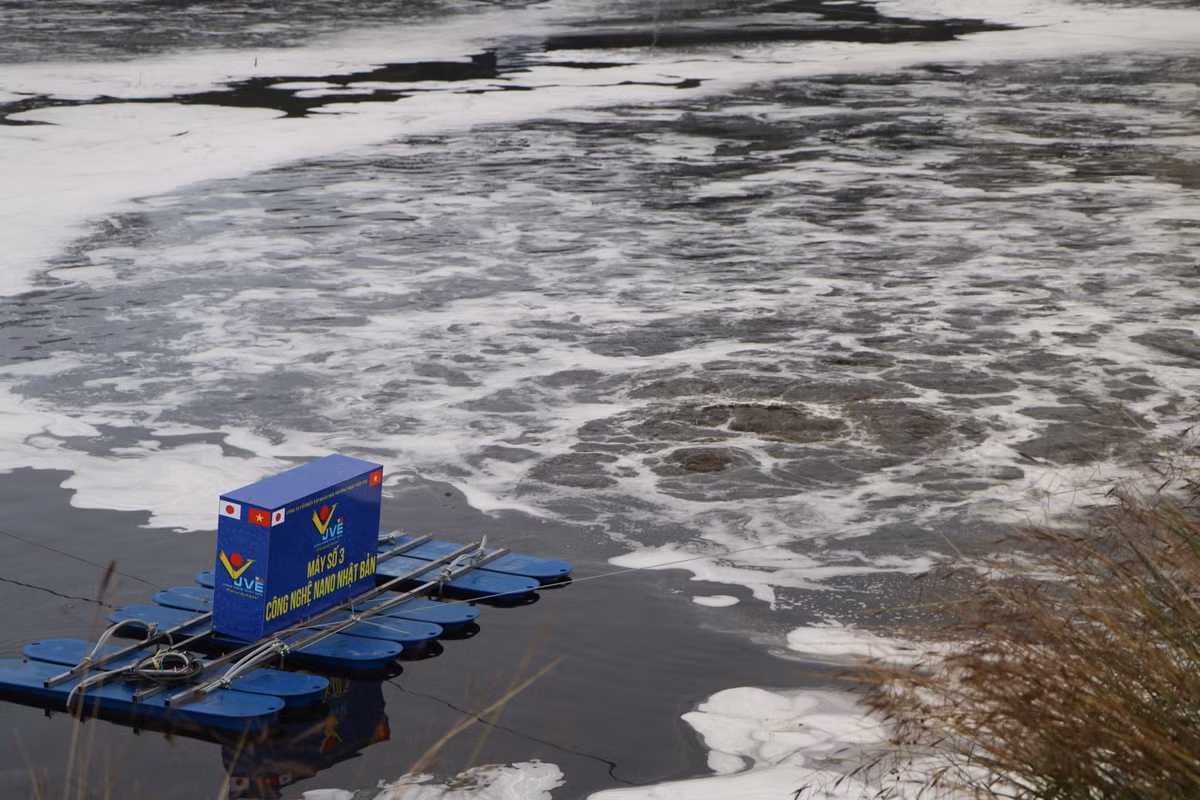 Sục khí nano Nhật Bản sẽ tạo ra đồng thời 2 loại bọt khí siêu nhỏ kích thước micro (đường kính <50μm) bọt khí nano (đường kính <50nm) của Nhật Bản sẽ “lặn” vào trong nước và xuống tầng đáy, và thời gian “lặn” 1 lần của bọt khí nano khi sục khí tối thiểu là 8 tiếng.