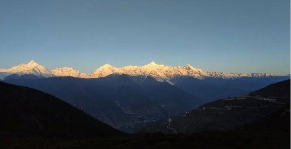 Sau một vài lần được khai thác để chụp ảnh ngoài vũ trụ, chiếc camera trên thiết bị này một lần nữa được đưa vào sử dụng cho dự án thử nghiệm để đo lại độ cao của đỉnh Everest.