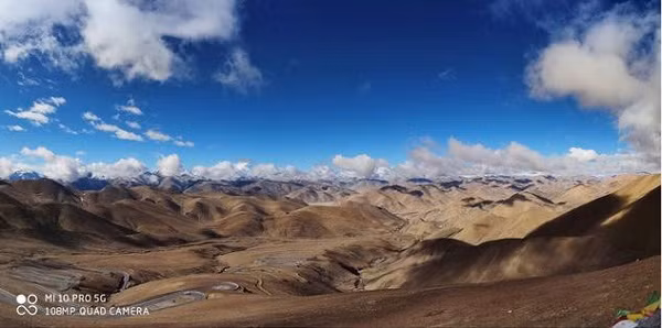 Ảnh có chất lượng cực kỳ tốt: màu sắc rực rỡ, chi tiết tốt, xử lý HDR mượt, ảnh có thiên hướng sáng sủa hơn so với thực tế.