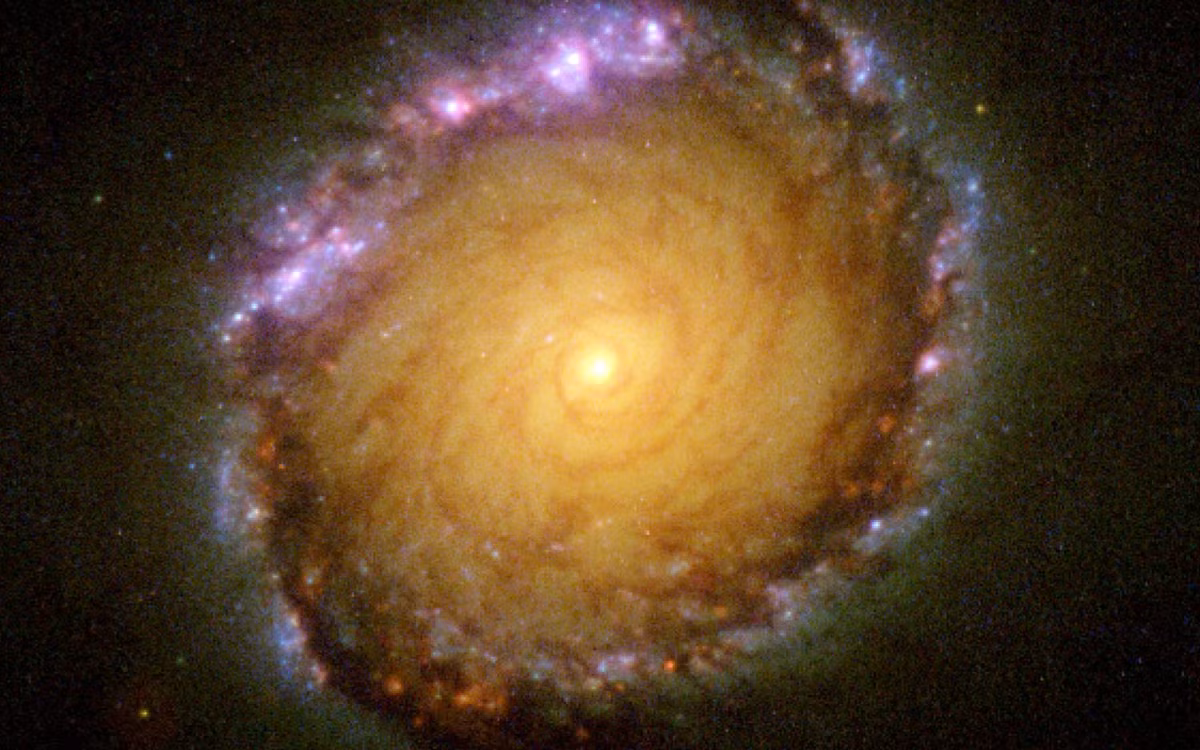 Theo đó, đây là các vòng khổng lồ hình tròn bao quanh các hạt nhân thiên hà nhất định. Và họ đã phát hiện 113 kiểu vòng như vậy trong 107 thiên hà khắp vũ trụ. Nguồn ảnh: Popular Mechanics 