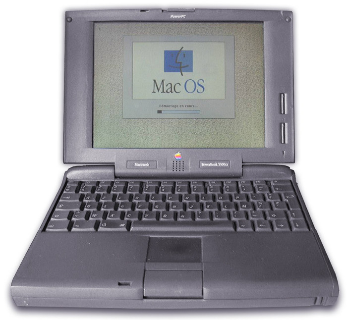 5300 là dòng PowerBook đầu tiên của Apple, trong đó phiên bản "ce" có cấu hình mạnh mẽ nhất và giá đắt nhất với trang bị 16MB RAM, tốc độ CPU 117 MHz, màn hình 800x600 px. Thiết kế gập lại đơn giản, "nhỏ gọn" ở thời bấy giờ, đến nổi không có ổ đĩa CD để dùng. Chính vì thế dòng 5300 series đã bị chê rất nhiều, và gặp thêm tình trạng quá nóng khi sử dụng. Tuy nhiên, nó vẫn có giá 6.800 USD ~ 11.476 USD hiện tại