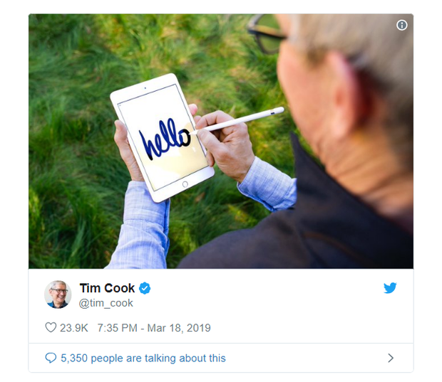 Chia sẻ về thói quen sử dụng công nghệ và mạng xã hội của mình, Tim Cook từng thừa nhận ông đang dành thời gian cho màn hình smartphone quá nhiều. CEO Apple cầm iPhone 200 lần mỗi ngày, gấp đôi so với những gì ông nghĩ.