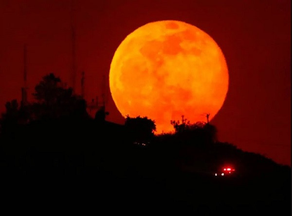 Siêu trăng tháng Năm hay còn gọi là mặt trăng hoa sẽ lớn nhất và sáng rực rỡ nhất vào sáng thứ ba, ngày 7/5.