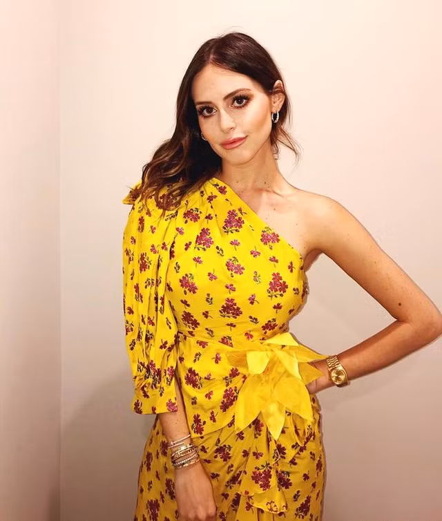 Sau khi tốt nghiệp Đại học Columbia (Mỹ), Alexa trở thành cố vấn phát triển kinh doanh và thương hiệu cho các công ty khởi nghiệp.