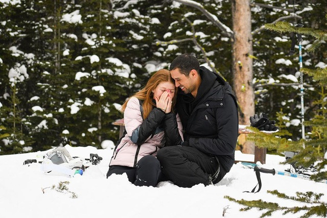 Jennifer Gates và Nayel Nassar gặp nhau khi cả hai đang theo học trường đại học danh tiếng Stanford, trong đó Nassar theo học ngành kinh tế còn Jennifer Gates theo học ngành sinh học.