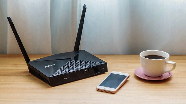  Đổi tên bộ định tuyến Wifi: Thực chất cách này không giúp đảm bảo an toàn cho Wifi, nhưng sẽ giúp quản lý hệ thống mạng tốt hơn. Thay vì cái tên khó sẵn quá dài hay khó nhớ hãy chọn một cái tên dễ nhớ và gần gũi hơn.