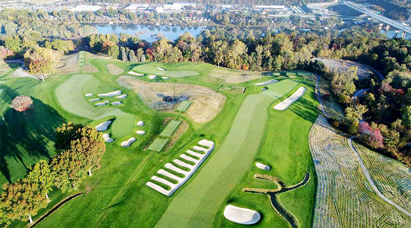  8. Oakmont: Sân golf được thiết kế duy nhất bởi Henry Fownes, đã mở 117 năm trước vào năm 1903. Henry Fownes đã dành một năm để xây dựng Oakmont trên vùng đất nông nghiệp cũ, lý tưởng cho một sân golf liên kết phong cách. Nó đứng trên Thung lũng sông Allegheny và đặc biệt hầu như không có chượng ngại nào về nước, cây cối...Với xếp hạng Sân golf USGA là 77,5 [2] và khoảng hai trăm boongke, nó thường được coi là trong cộng đồng golf là một trong những khó khăn nhất ở Hoa Kỳ.