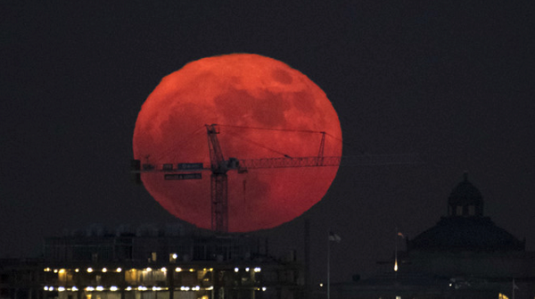 Như vậy, “siêu trăng hồng” sẽ là siêu trăng thứ 3 xuất hiện trong năm nay, sau "trăng giun" vào tháng 3 và "trăng tuyết" tháng 2.