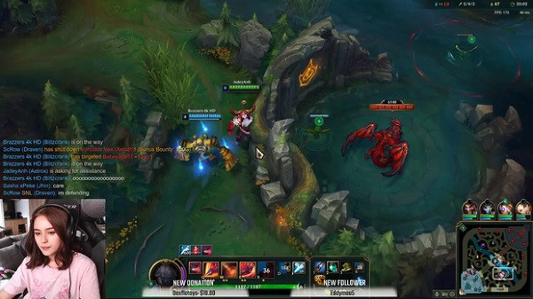 Cô nàng xinh đẹp sở hữu lượng fan khổng lồ bởi kỹ năng chơi game chẳng thua kém nam game thủ nào và cách nói chuyện hài hước, duyên dáng. Mỗi buổi livestream của Jade thường có hơn 2.500 người xem và tính đến thời điểm hiện tại, kênh của cô đã đạt được khoảng 52.000 lượt theo dõi.