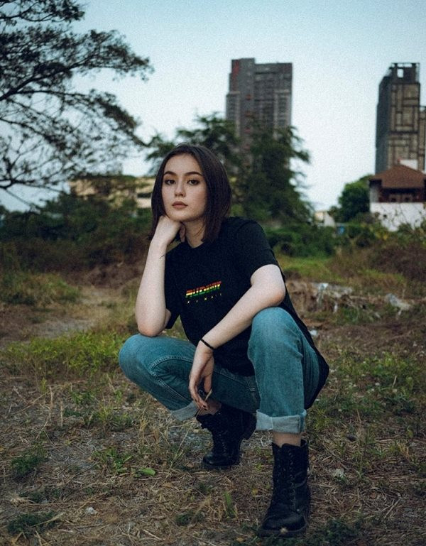 Jade-Anh Ngo cũng gây ấn tượng bởi phong cách thời trang cá tính, năng động.