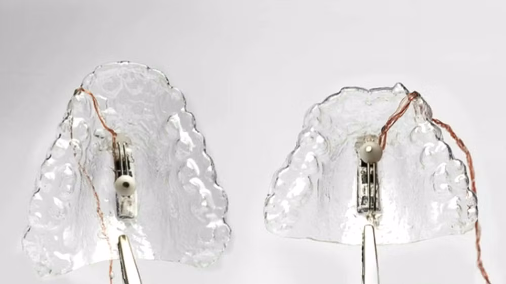 "Tay người cưỡi phải cảm nhận những cử động đột ngột và nhịp điệu của đầu ngựa để dây cương không làm tổn thương miệng hay lưỡi con vật. Tôi muốn tạo ra thứ gì đó tương tự, nhưng dành cho người và máy", Clasen nói thêm.