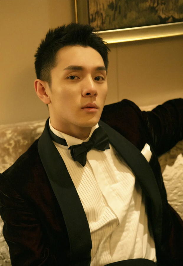 Được biết, Lý Giai Kỳ từng bán được 15.000 thỏi son chỉ trong 5 phút. Bên cạnh đó, anh chàng còn lọt vào danh sách tỷ phú trẻ dưới 30 tuổi do tạp chí Hurun danh tiếng thống kê.