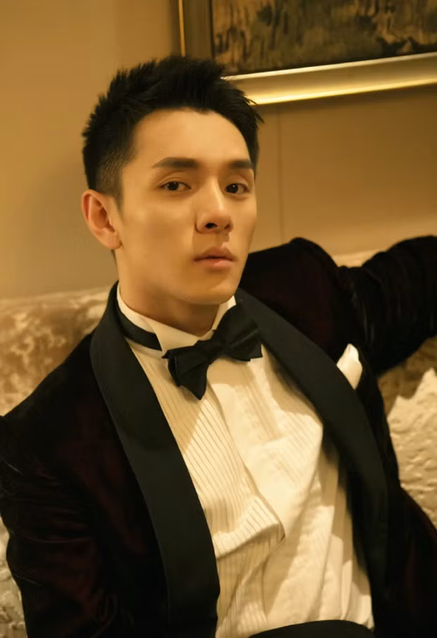 Được biết, Lý Giai Kỳ từng bán được 15.000 thỏi son chỉ trong 5 phút. Bên cạnh đó, anh chàng còn lọt vào danh sách tỷ phú trẻ dưới 30 tuổi do tạp chí Hurun danh tiếng thống kê.