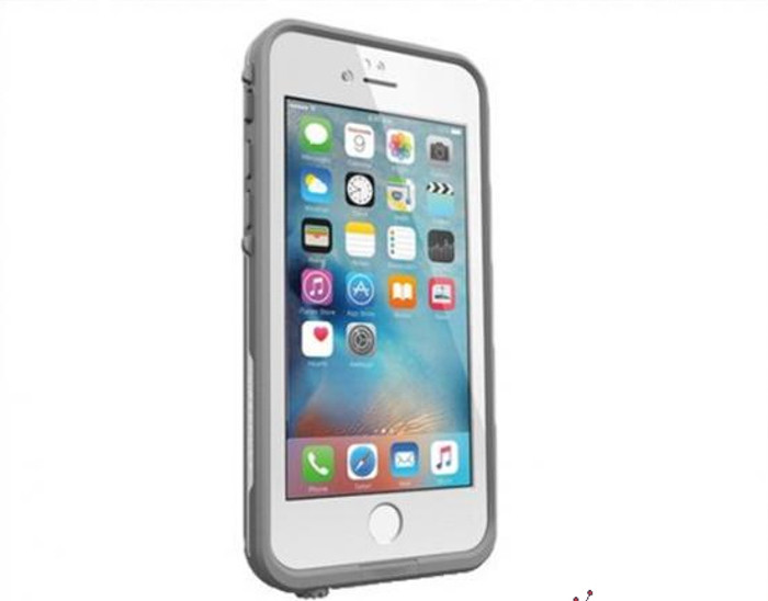 Case chống nước cho điện thoại. Nếu chuyến đi tiếp theo của bạn sẽ đến những nơi có nhiều nước như hồ bơi bãi biển điều quan trọng là bạn phải có một chiếc case giúp cho điện thoại của mình không bị thấm nước.