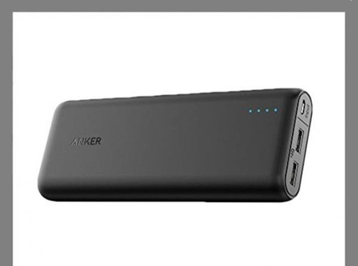 Pin sạc ngoài đã trở nên phổ biến nhưng thường kích thước chúng khá cồng kềnh và dung lượng (số mAh) không cao. Biết được điều này, thương hiệu Anker mang đến cho bạn một giải pháp hữu ích với một pin dự phòng có trọng lượng chưa đầy 450 gram nhưng có khả năng sạc iphone 6 đến 7 lần. Thêm vào đó, thiết bị có 2 cổng USB, vì vậy bạn cũng có thể giúp đỡ người bạn đồng hành khi thiết bị di động của họ hết pin.