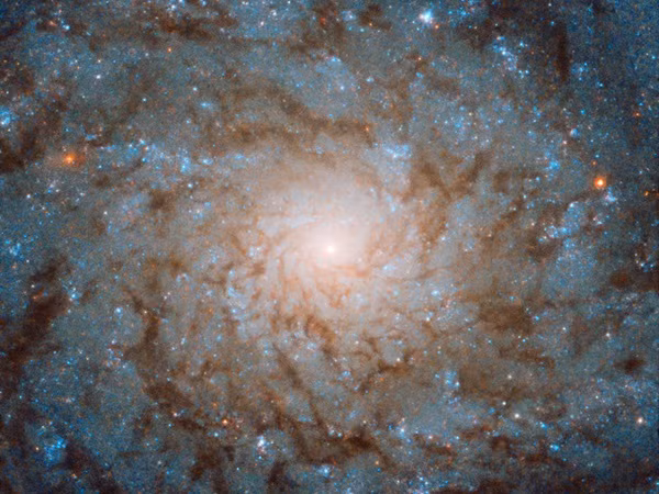 Hubble chup dau van tay cua mot thien ha thieu mau