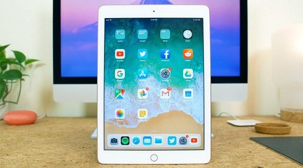 Apple thường xuyên phát hành các bản cập nhật phần mềm sửa lỗi và cải thiện hiệu năng tổng thể cùng với việc giới thiệu các tính năng mới. Và điều này phần nhiều sẽ đảm bảo cho hệ điều hành trên iPad nhanh hơn, máy cũng chạy mượt mà và an toàn hơn.