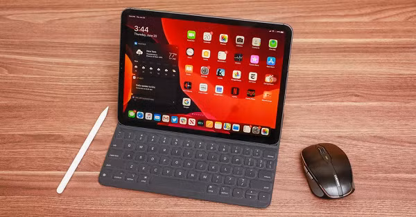 Ngay cả khi màn hình iPad không có sự cố gì thì đôi khi việc thêm một phụ kiện, đặc biệt là một bàn phím sẽ là một cách để thay đổi thói quen sử dụng thiết bị. Điều này có thể khiến bạn cảm thấy như có một chiếc máy tính bảng hoàn toàn mới, sử dụng nhanh hơn và không cần phải thay thế.