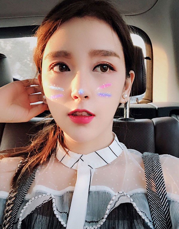 Nhưng dù là theo phong cách nào, ''người đẹp hắt xì'' cũng vẫn gây thương nhớ với các nam game thủ.