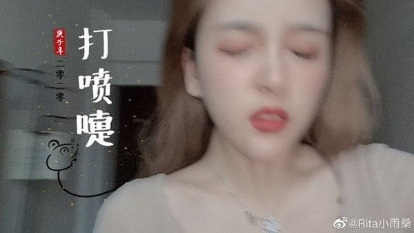 Chẳng những không bị ''dìm hàng'' trong khoảnh khắc ''xấu xí'', mà Rita còn gây bão khi hắt xì hơi mà cũng xinh đẹp đến không ngờ. Cô thậm chí được mệnh danh là ''hotgirl hắt xì'', ''thánh nữ hắt xì'',...bởi biểu cảm đáng yêu và vẻ đẹp ngọt ngào.