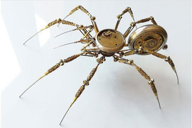Những chú nhện ghê sợ hàng ngày được biến hoá, mang vẻ đẹp quyến rũ từ các chi tiết cơ khí.