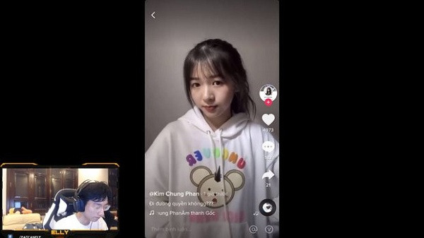 Những chi tiết trùng hợp đến "đáng ngờ" giữa thần rừng FL.ADC và cô bạn xinh đẹp kia được tìm ra. Cả hai follow TikTok của nhau, thậm chí cô "bạn gái tin đồn" còn đăng ảnh một chàng trai cùng thú cưng giống hệt Đức Chiến.