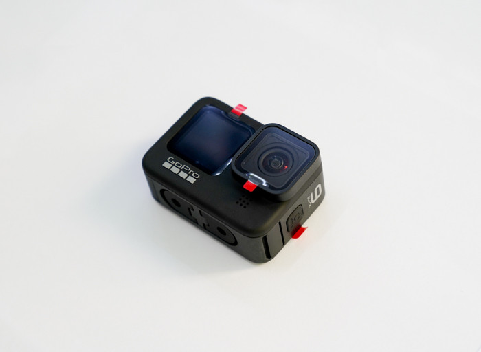 So với GoPro Hero 8 chỉ sử dụng công nghệ ổn định hình ảnh HyperSmooth 2.0, thì Hero 9 đã được GoPro nâng cấp lên chống rung HyperSmooth 3.0 giúp cho cảnh quay trở nên mượt mà, ổn định hơn.