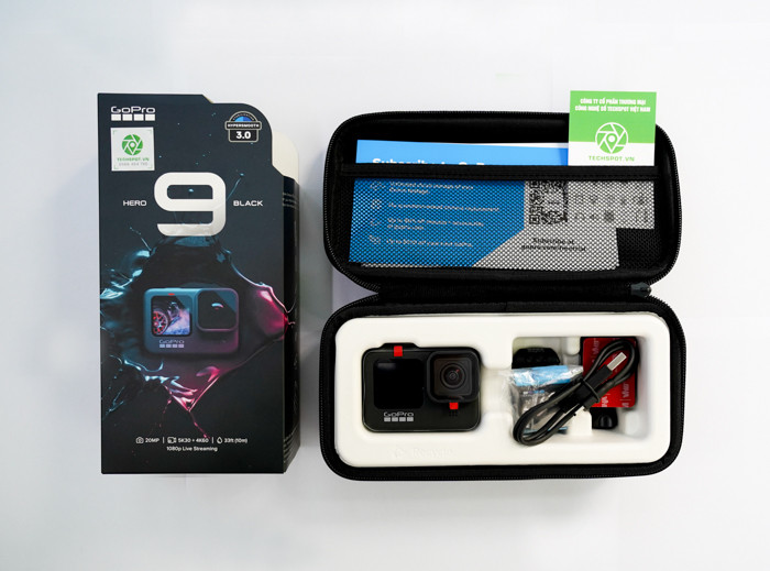 Gopro Hero 9 Black tương thích với hơn 45 phụ kiện và ngàm GoPro. Tiện ích đi kèm: Media mod, pin rời, sạc đôi..