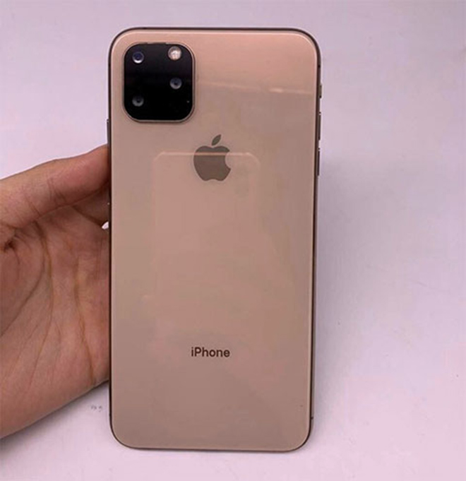 Một năm trước, một chiếc iPhone 11 nhái đã được bán ra tại Trung Quốc sớm hơn 2 tháng so với ngày ra mắt của Apple. Tuy nhiên, những phiên bản iPhone nhái ra mắt sớm hơn như thế này thường bị hạn chế về cấu hình hoạt động, tính năng cũng như không giống với thiết kế của sản phẩm thật.