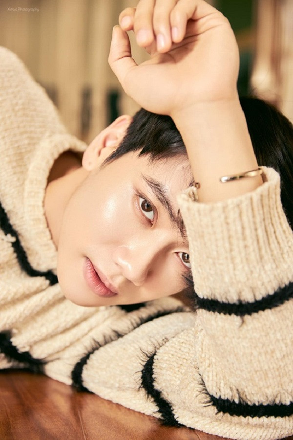 Bên cạnh việc học thì 9x còn làm mẫu ảnh và diễn viên tự do cùng với tham gia đóng một vài TVC quảng cáo và MV ca nhạc.