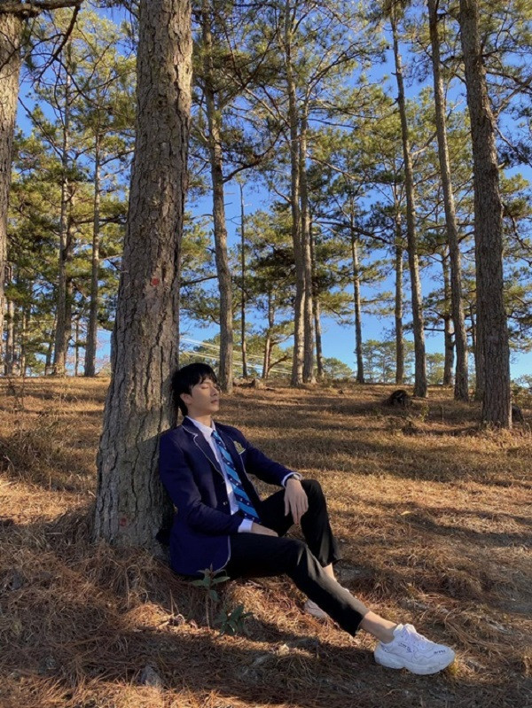 Ngô Hải Nam (sinh năm 1996, quê Thái Bình). Hải Nam từng "gây bão" mạng vào tháng 8/2017 sau bức ảnh chụp lén khoảnh khắc tại một sự kiện. Anh chàng chiếm được cảm tình của cộng đồng mạng nhờ nụ cười duyên, vóc dáng chuẩn và hình tượng soái ca.