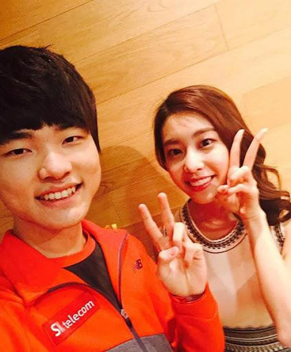 Thường rất ít khi chia sẻ về chuyện tình cảm, nhưng cứ hễ nhắc đến nữ thần Eun Jung là anh chàng không tiếc lời khen ngợi. Thậm chí, chàng game thủ từng có lần tuyên bố: "Mất đi Eun Jung, LCK như mất đi sức sống".