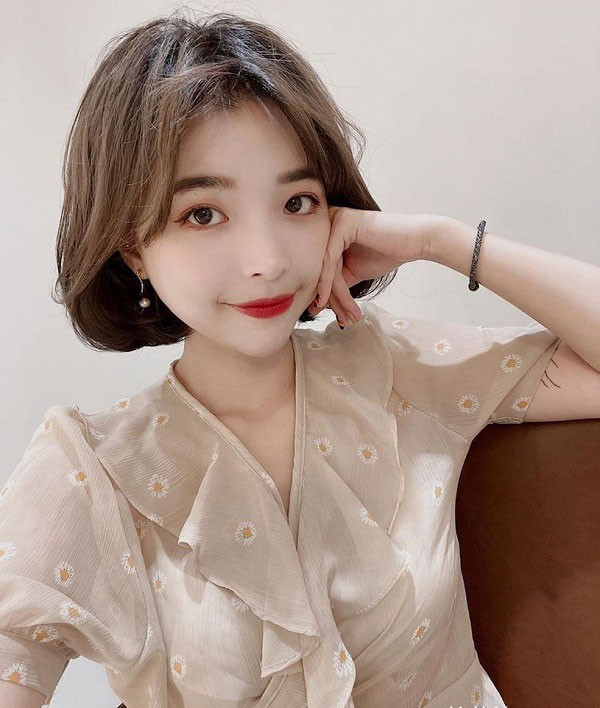 Nữ Youtuber xinh đẹp chia sẻ, cô hoàn toàn không cảm thấy thất vọng hay bị ảnh hưởng bởi câu chuyện, và tuyên bố sẽ vẫn tiếp tục làm video phục vụ người xem một cách chăm chỉ.