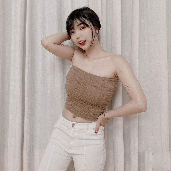 Nhờ những nỗ lực trong công việc cùng nhan sắc xinh đẹp, hiện Ah Yuan đã sở hữu đến hơn 600.000 người theo dõi.