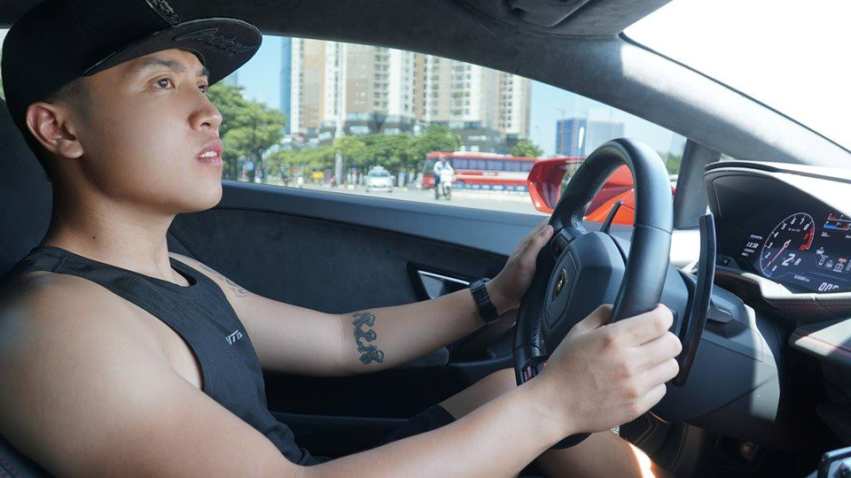 Xuất phát từ một kênh Youtube chuyên đăng tải những trò đùa nghịch, troll người khác, thế nhưng với tài năng của mình, NTN đã đưa kênh Youtube của mình phát triển nhanh chóng thu hút hàng triệu subscribers và đi kèm với đó là nguồn thu nhập khủng.