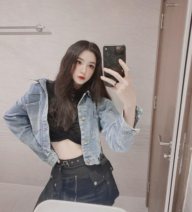 Sở hữu thân hình đẹp là một lợi thế của Milana mỗi lần diện quần áo khoe đường cong cơ thể.