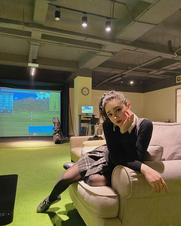 Những hình ảnh trên sân golf của Milana khiến ai nấy đều khẳng định chắc nịch Milana hẳn cũng thuộc diện "rich kid".