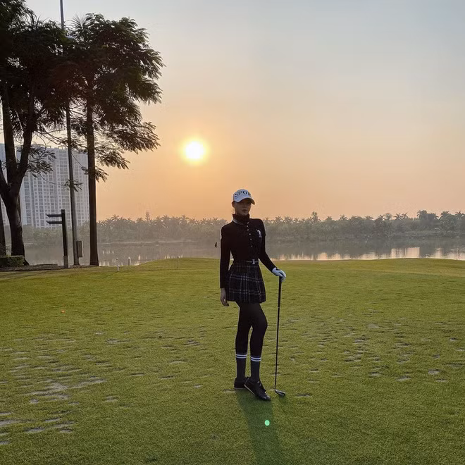 Milana bắt đầu tập chơi golf từ tháng 10 năm ngoái, tính đến nay cũng đã tròn 1 năm.