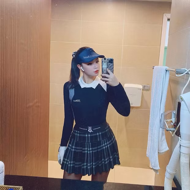 Milana thường ra sân golf mỗi dịp cuối tuần. Cô nàng coi sở thích này là một cách thư giãn kết hợp thể thao ấy lại năng lượng sau những ngày làm việc mệt mỏi.