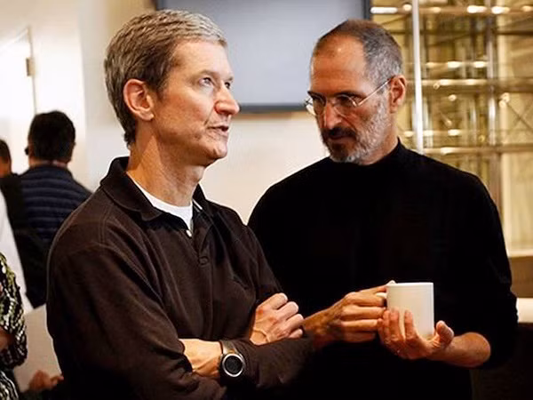  Larry Ellison và Steve Jobs: Nhà sáng lập Oracle và cố CEO của Apple, Steve Jobs là bạn thân 25 năm trước khi Jobs qua đời năm 2011. Cả hai từng là hàng xóm của nhau ở Woodside, California (Mỹ), thường leo núi cùng nhau và từng giúp đỡ nhau nhiều trong công việc, cuộc sống.