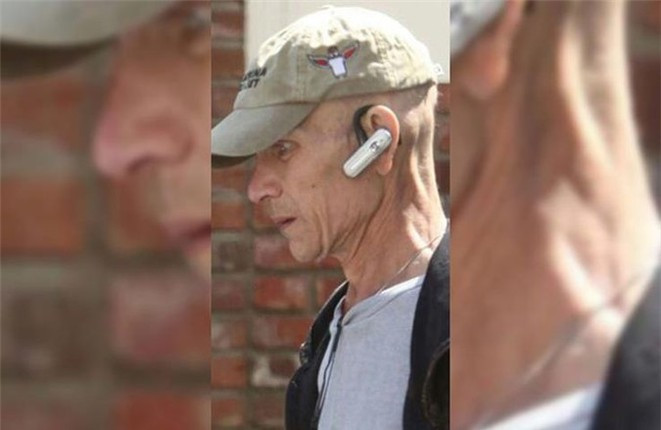 Diễn viên kiêm nhà soạn nhạc người Mỹ Patrick Swayze bị mắc bệnh ung thư tuyến tụy và qua đời vào ngày 14/9/2009. Bức ảnh này được chụp vài giây trước khi ông chết.