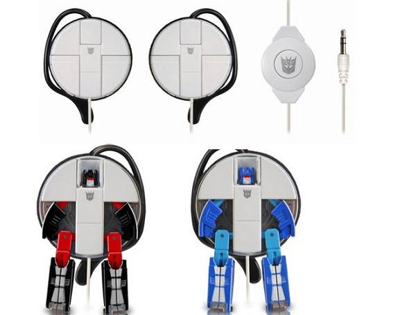 Nếu là fan của Transformer thì cặp tai nghe này sinh ra để dành cho bạn. Những chiếc tai nghe Transformers cho phép bạn lựa chọn kiểu robot Frenzy hoặc Ramble, đi kèm với một dây có thể thu vào để mang đi dễ dàng và nút kèm theo.