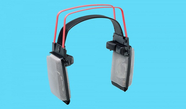 AKG K1000 lại được thiết kế vô cùng phá cách, có lẽ sẽ rất thích hợp để đeo trong những ngày hè nóng nực.