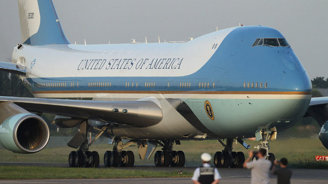 Thông thường, người đứng đầu nước Mỹ sẽ sử dụng chiếc Boeing 747-200B được thiết kế đặc biệt, không khác gì một Nhà Trắng trên không.