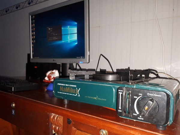 Mới đây, cộng đồng mê game được dịp mãn nhãn với bộ case PC tự chế từ vỏ bếp ga mini vô cùng ấn tượng. Đây là ý tưởng của một game thủ Việt, sau khi được đăng tải trên mạng xã hội thu hút hàng nghìn lượt like cùng hàng trăm bình luận tỏ ý thích thú.