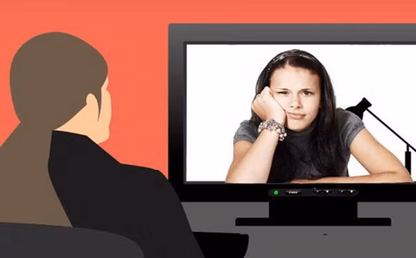 Nhiều cô cậu học trò còn đầu tư đến mức sử dụng kỹ thuật quay video để "đánh lừa" thầy cô và ứng dụng học online. Chỉ cần sử dụng 1 đoạn video lặp đi lặp lại hình ảnh bản thân đang ra vẻ chăm chú lắng nghe, hoặc 1 tấm ảnh nền tùy chọn làm ảnh đại diện cho mình.