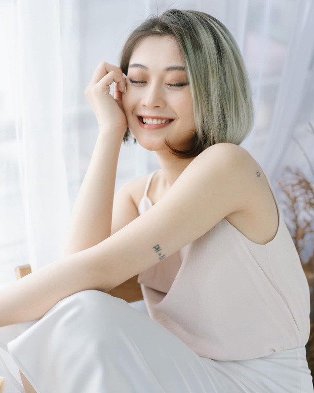 Hảo Thỏ là một trong những nữ streamer sáng giá nhất. Cô nàng 9X gây ấn tượng với người xem bởi ngoại hình xinh đẹp, phong cách vô cùng cá tính cùng lối nói chuyện dí dỏm và luôn tràn đầy năng lượng bùng nổ.