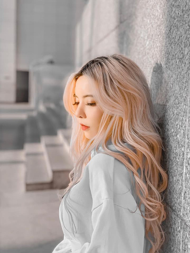 Ohsusu đổi mới style bằng cách thay đổi màu tóc rực rỡ, nổi bật ghi điểm tuyệt đối trong mắt cộng đồng fan hâm mộ.